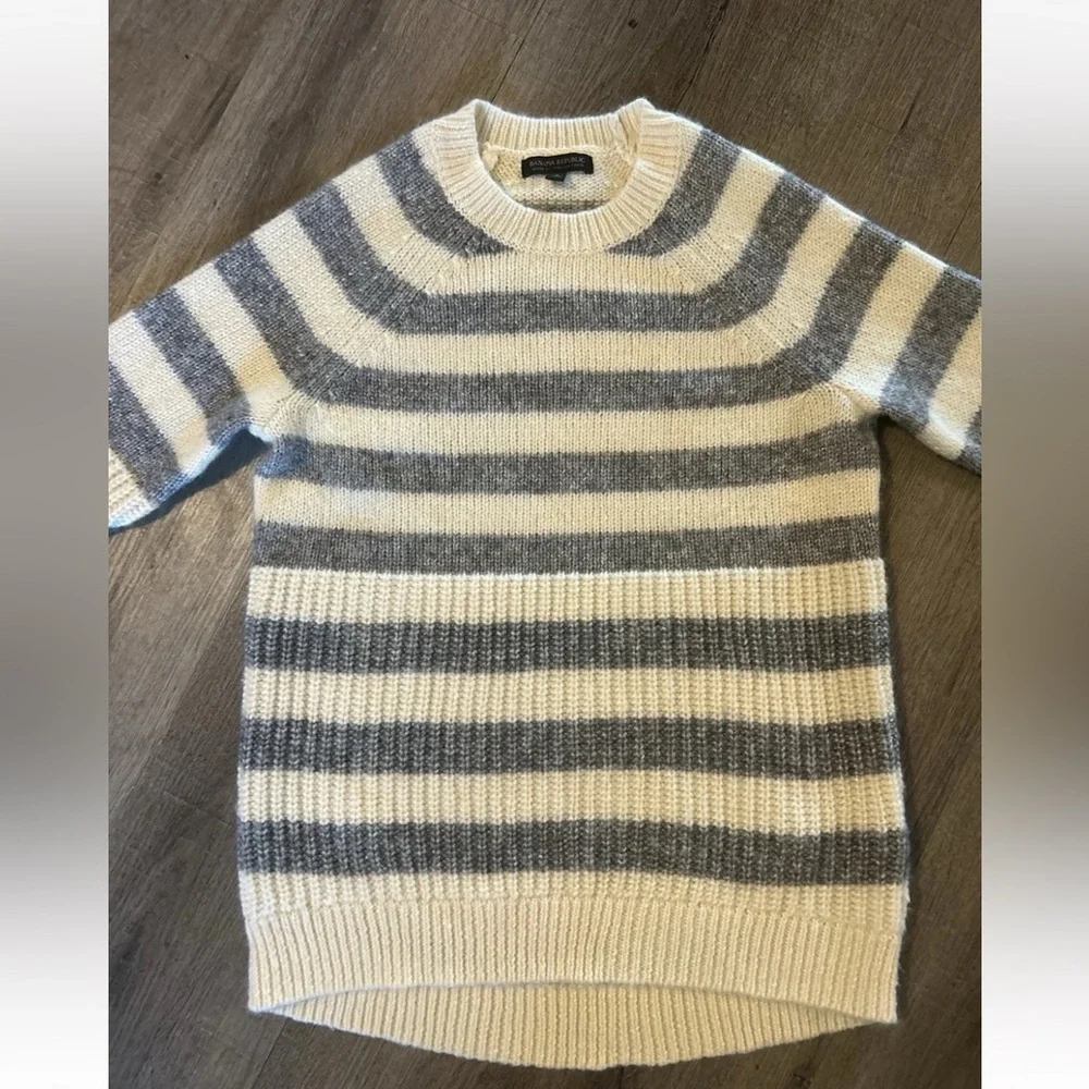 Banana Republic Womens Italian Yarn Sweater Small Ivory Gray‎ Striped Wool Blend